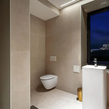 Arctic Homes - The Royal Palace *