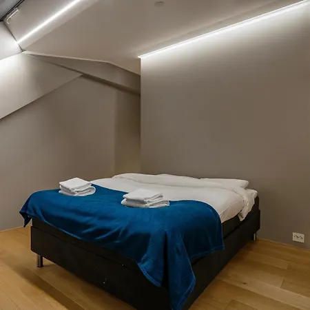 Arctic Homes - The Royal Palace *