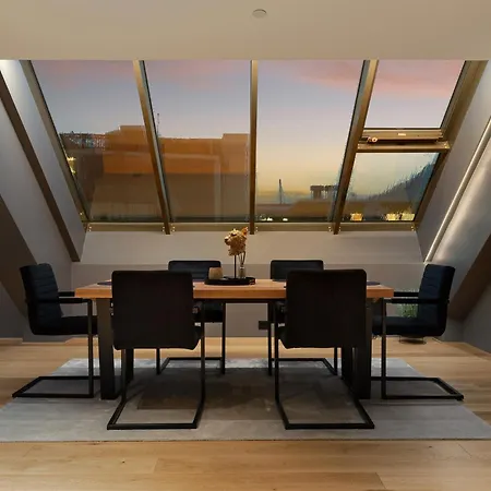 Arctic Homes - The Royal Palace Апартаменты Тромсё